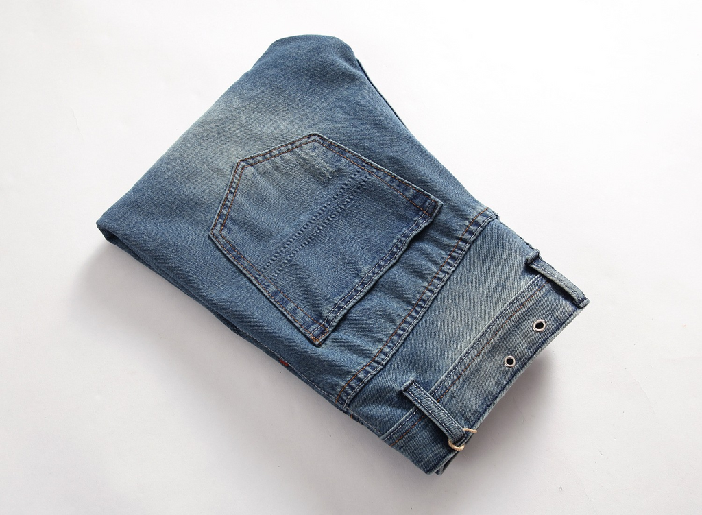UrbanFlex™ – Herren-Jeans mit Rissen und Straight Fit