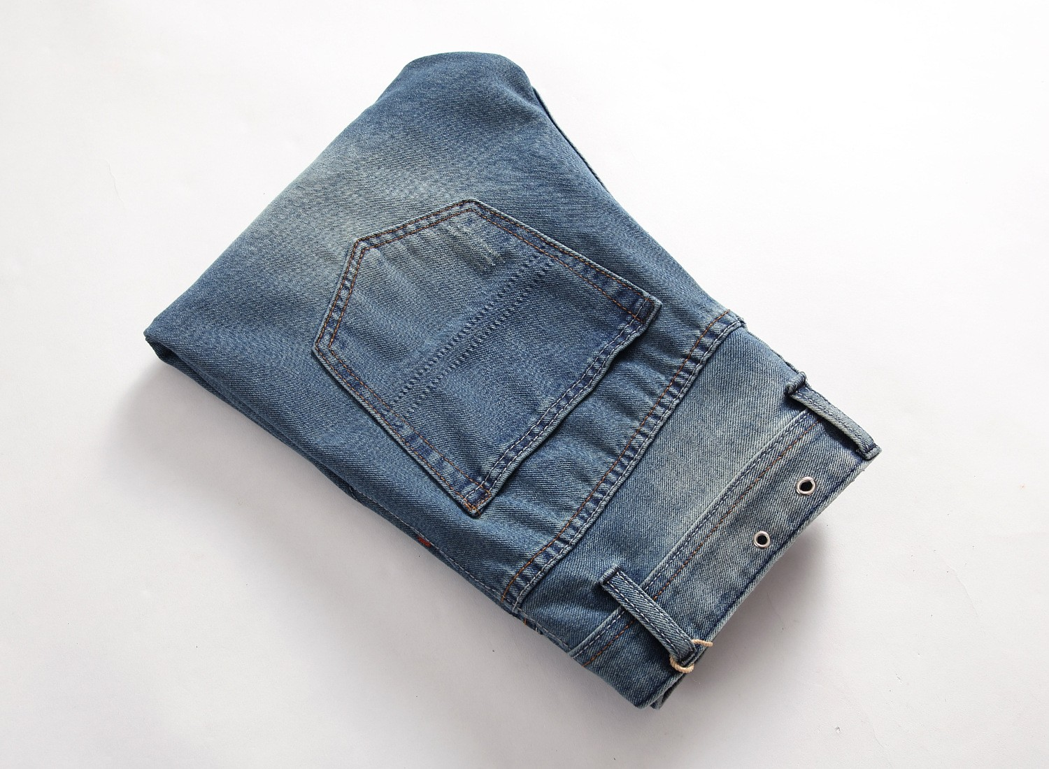 UrbanFlex™ – Herren-Jeans mit Rissen und Straight Fit