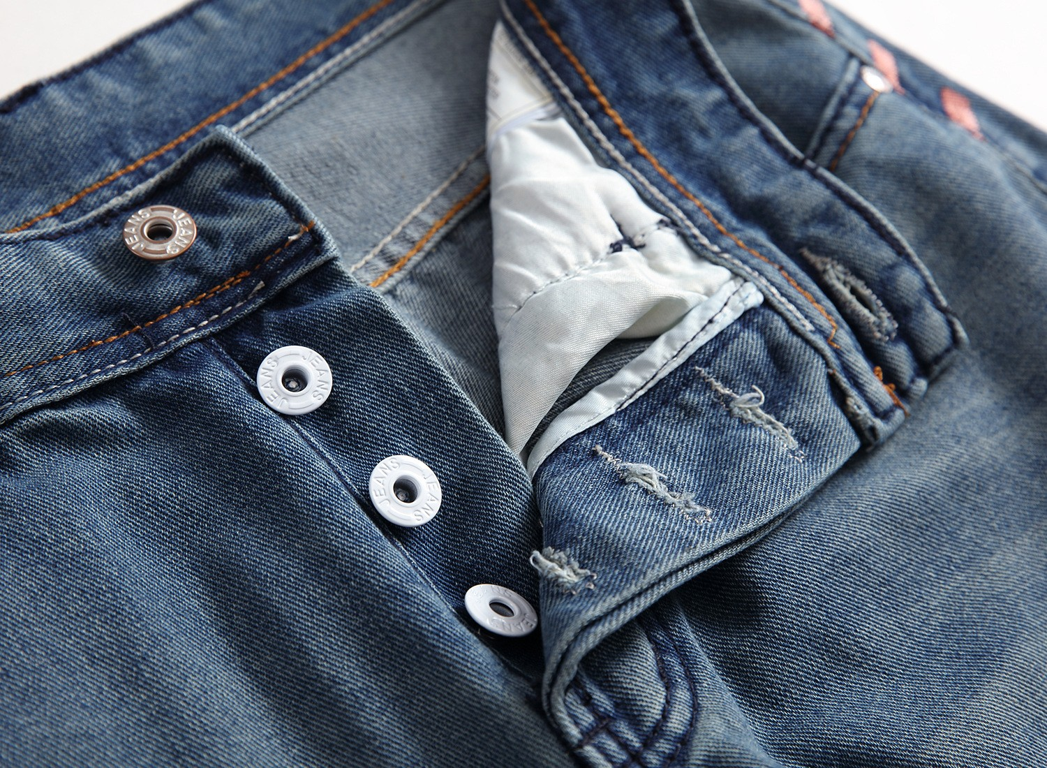 UrbanFlex™ – Herren-Jeans mit Rissen und Straight Fit